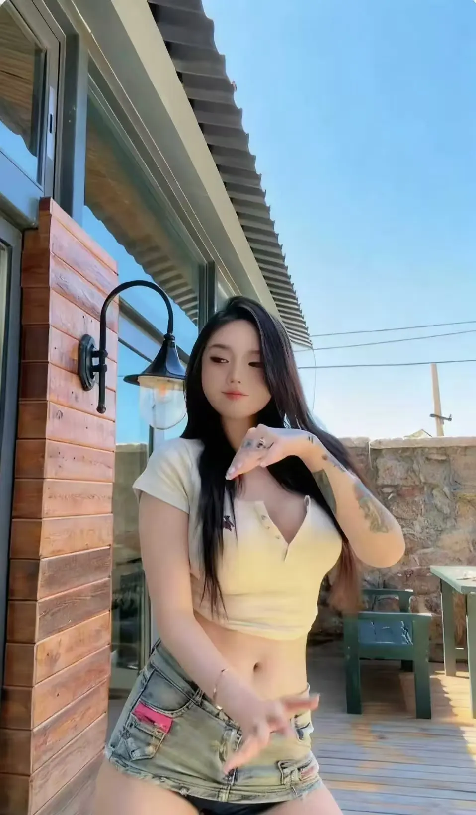 《Meena 成美男》高清全集在线看-中文版未删减资源免费获取-无广告网盘备份存储-畅享Meena 成美男完整版